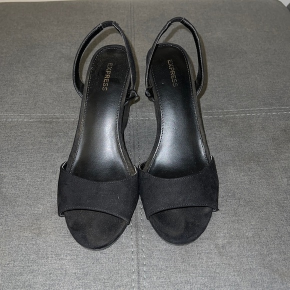 Express Shoes - Express Wedge Sandal size 7.5